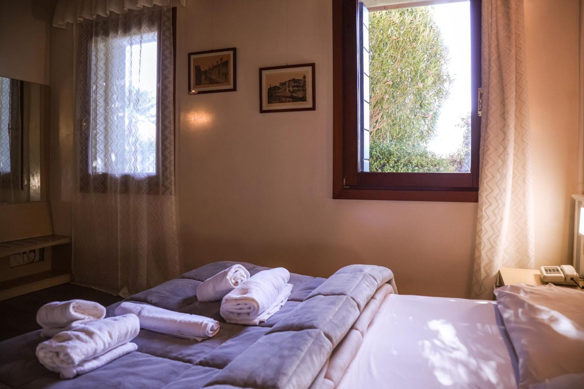 Hotel Villa Sara Mestre Buitenkant foto