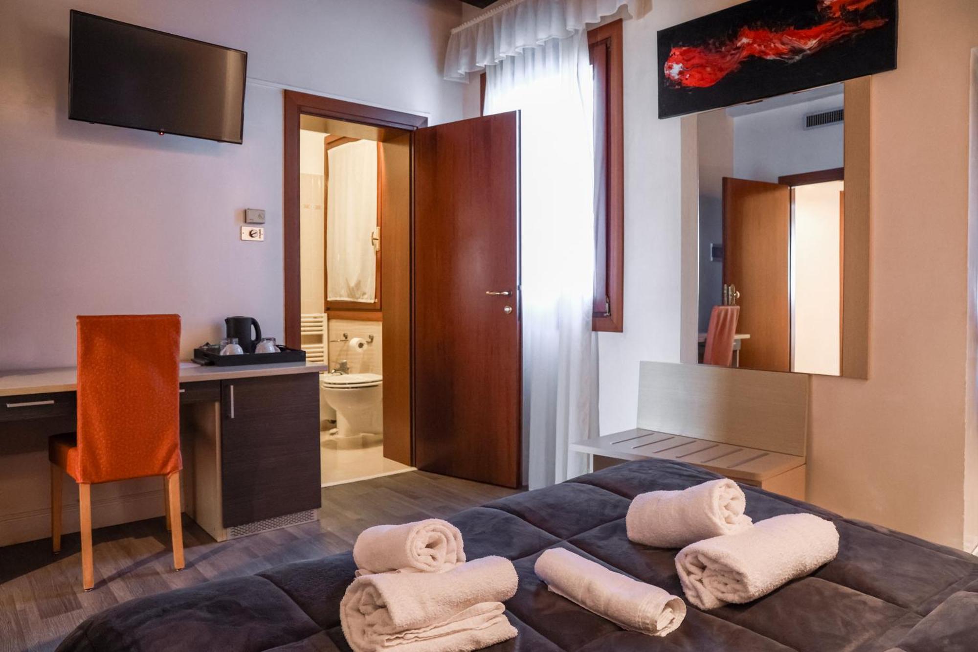 Hotel Villa Sara Mestre Buitenkant foto
