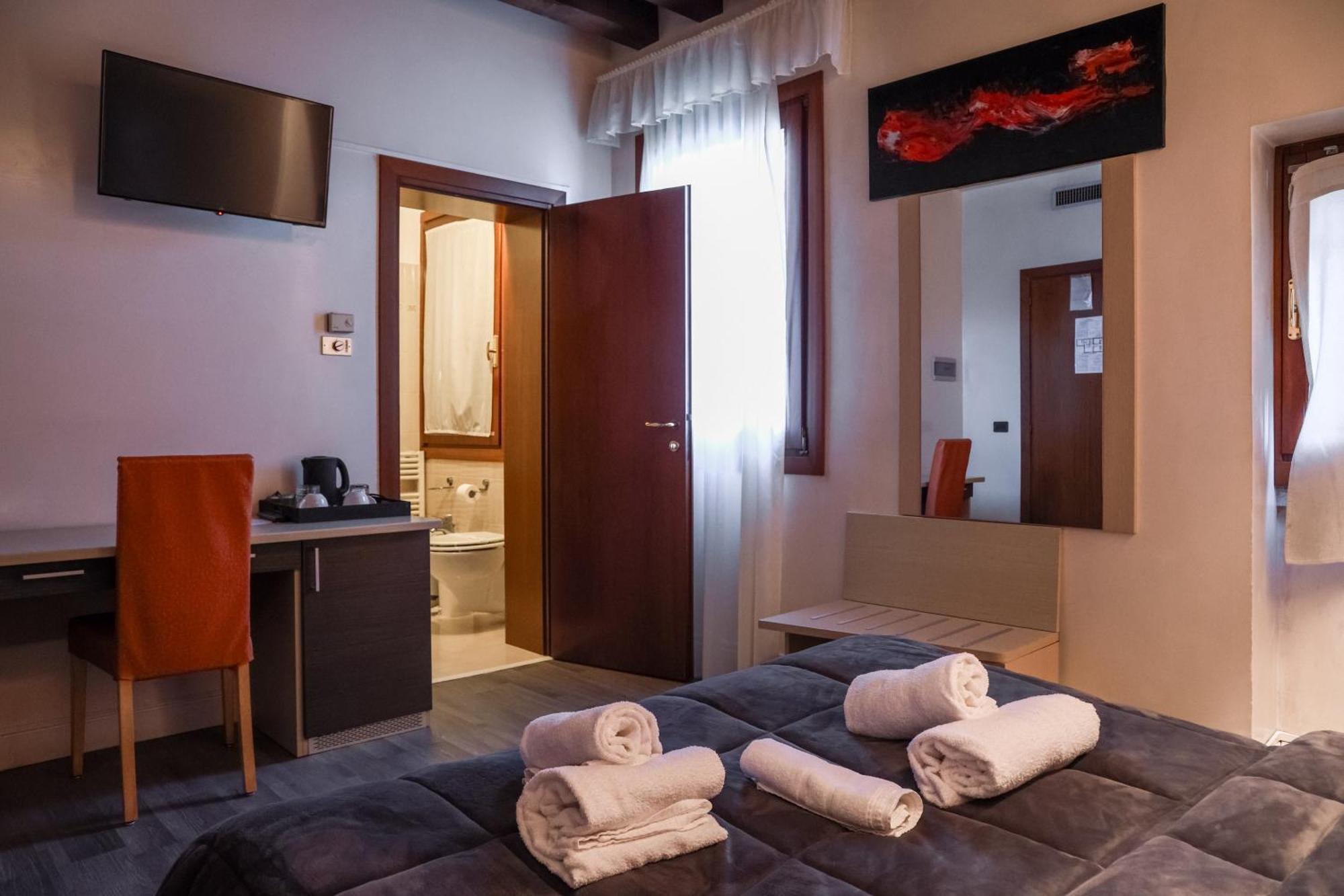 Hotel Villa Sara Mestre Buitenkant foto
