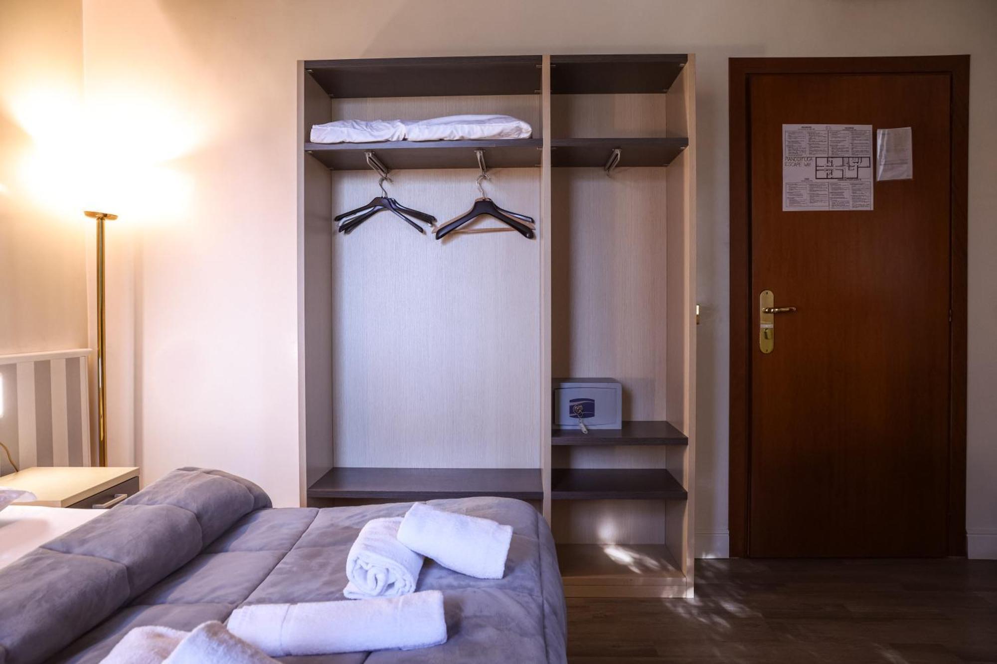 Hotel Villa Sara Mestre Buitenkant foto