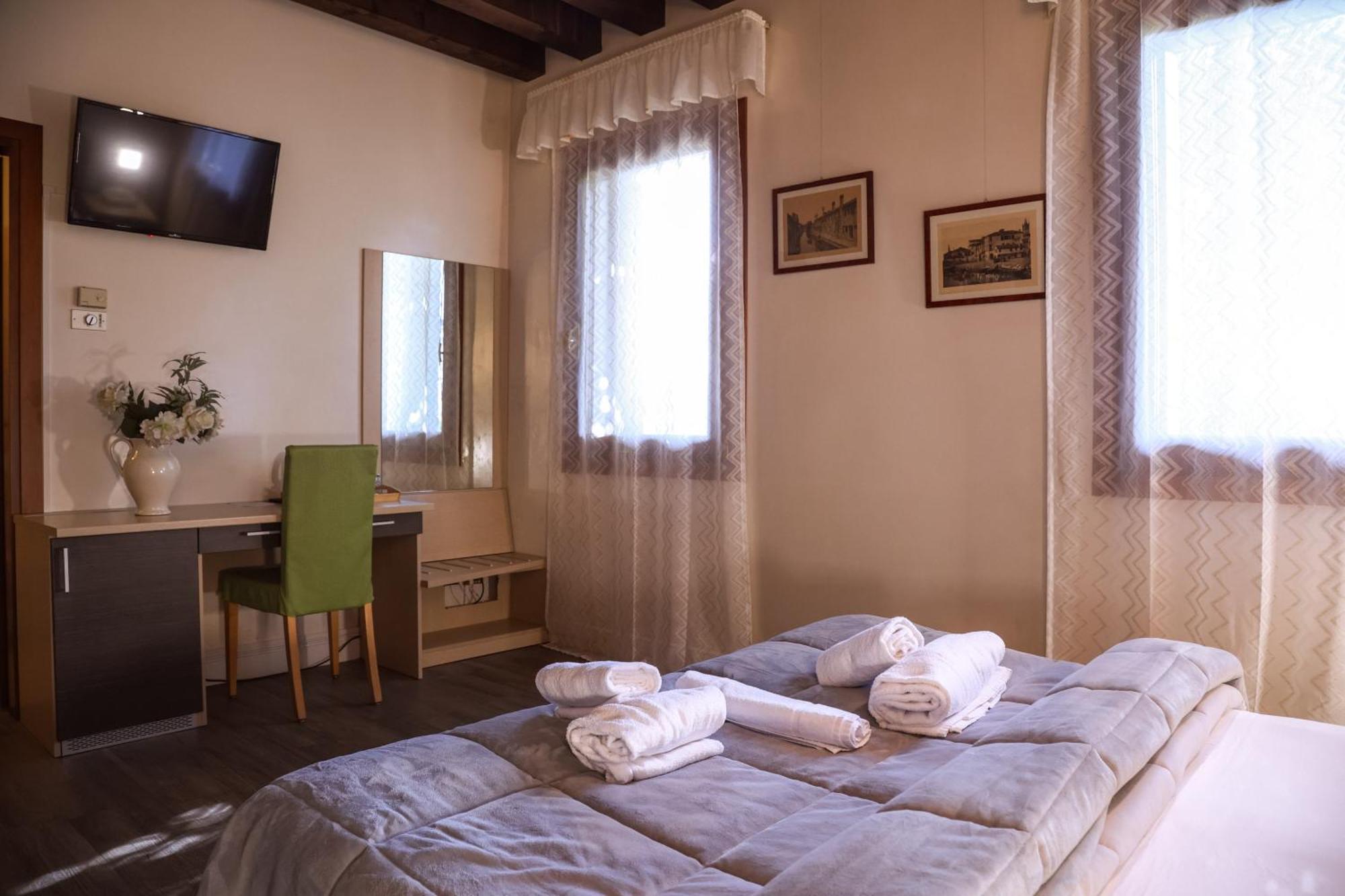 Hotel Villa Sara Mestre Buitenkant foto