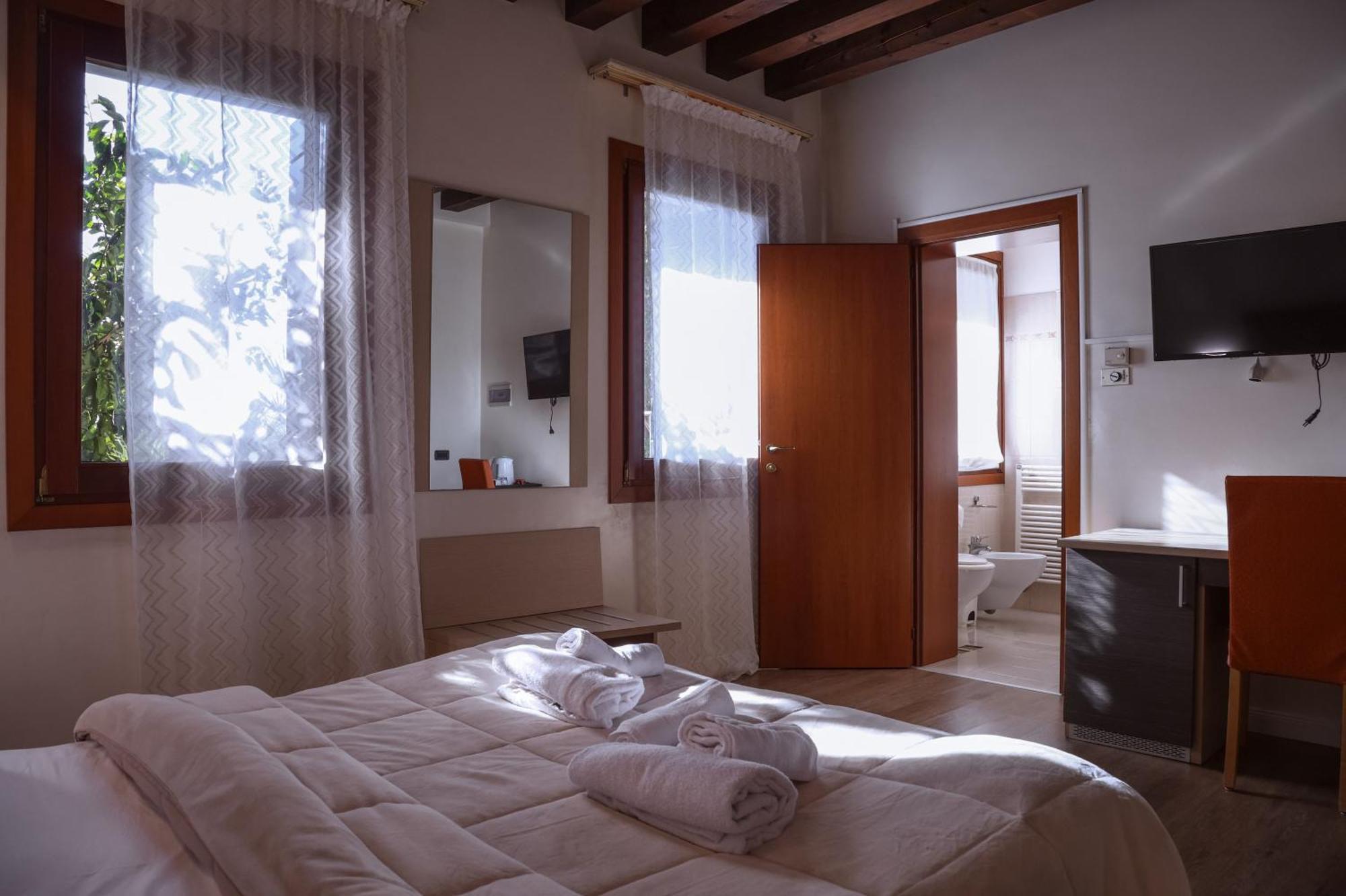 Hotel Villa Sara Mestre Buitenkant foto
