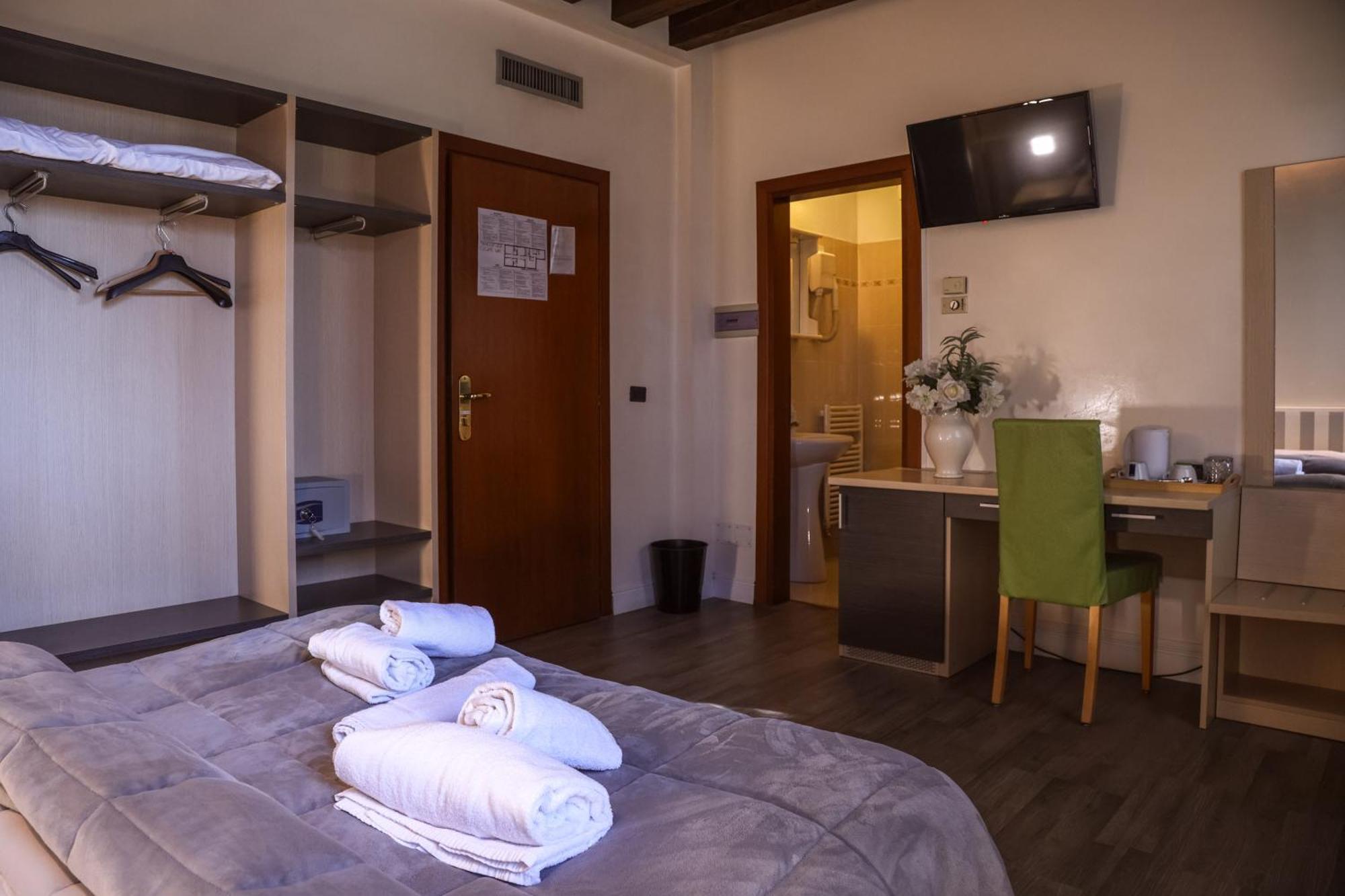 Hotel Villa Sara Mestre Buitenkant foto