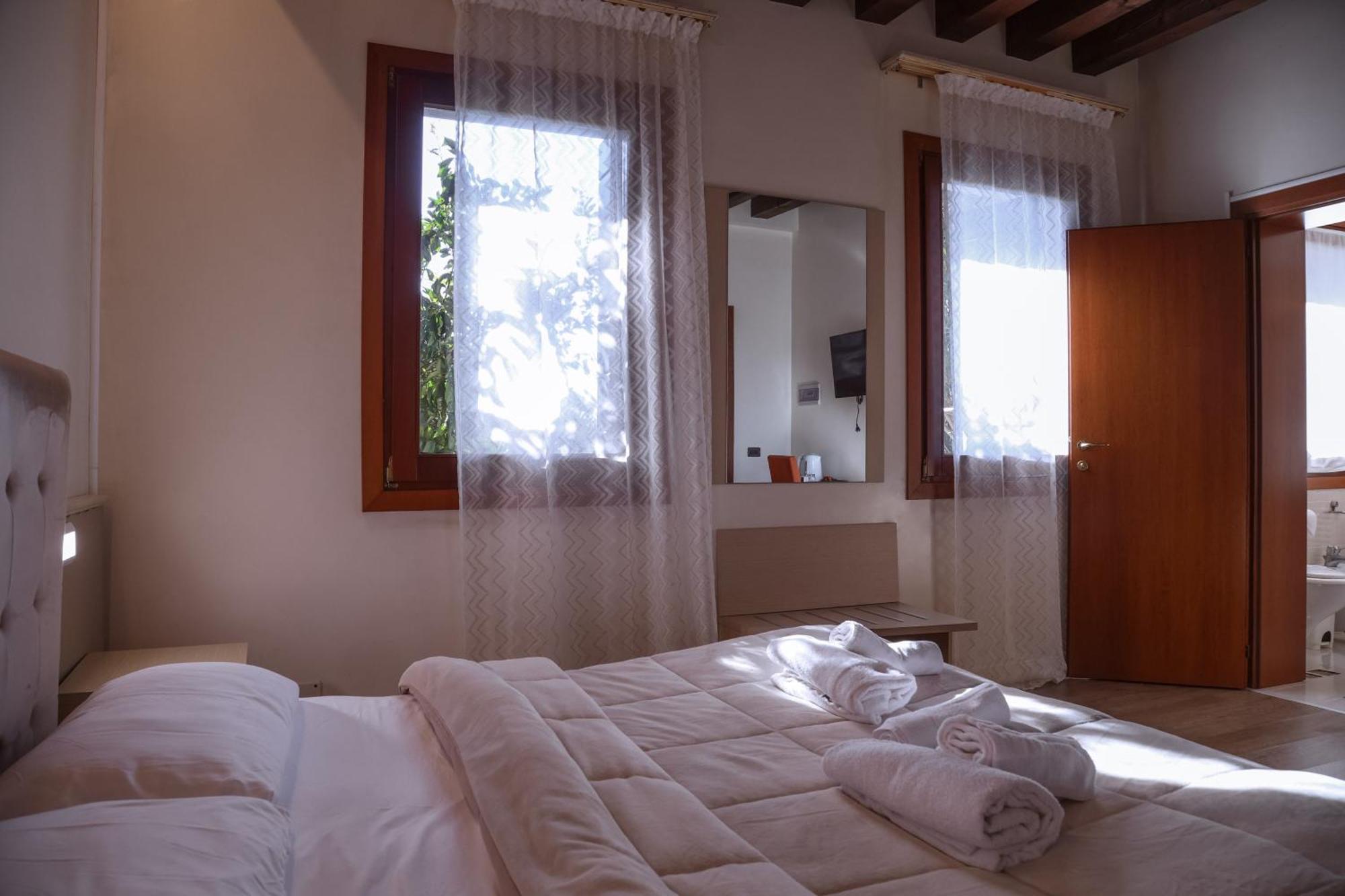 Hotel Villa Sara Mestre Buitenkant foto