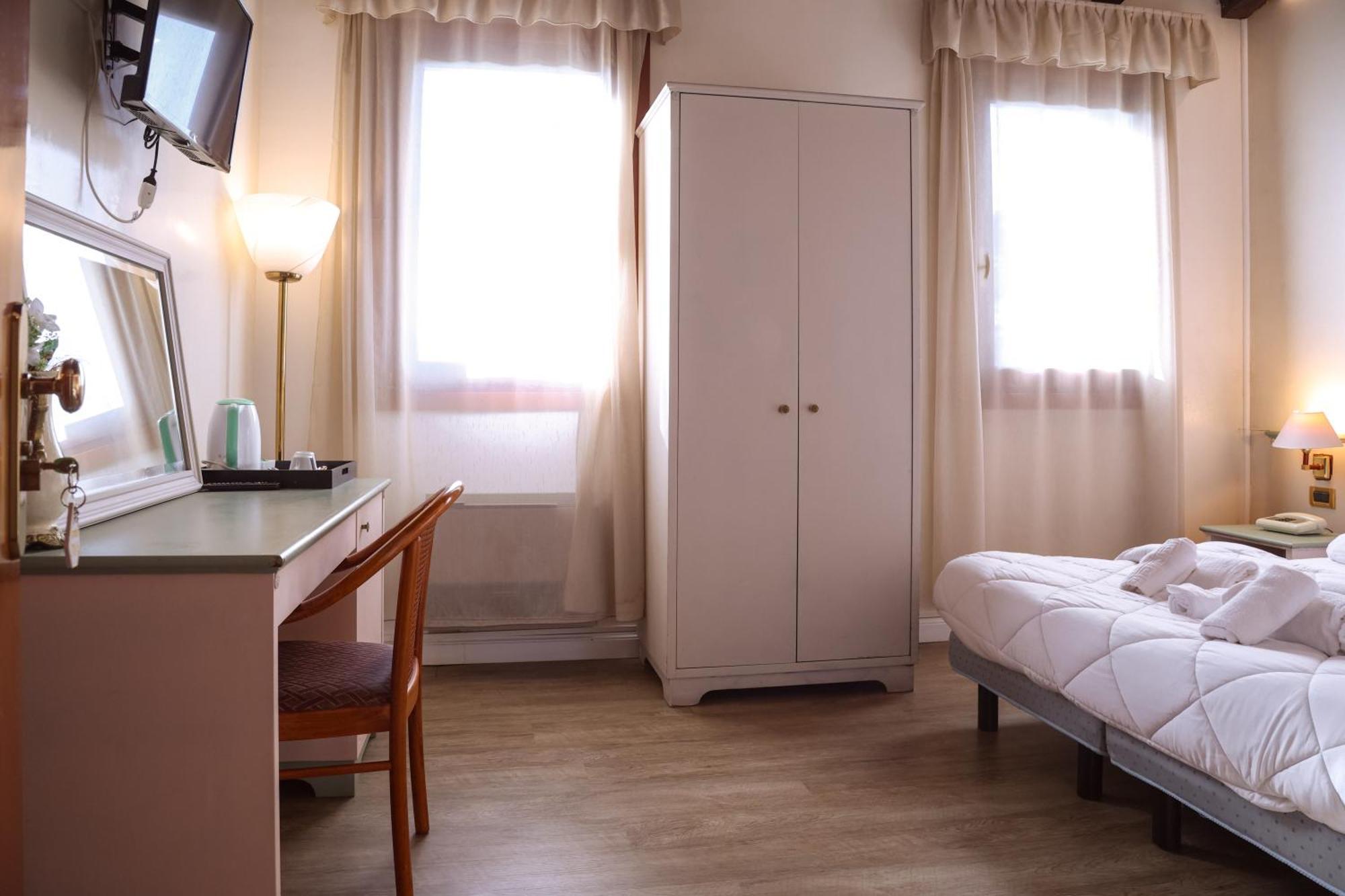 Hotel Villa Sara Mestre Buitenkant foto